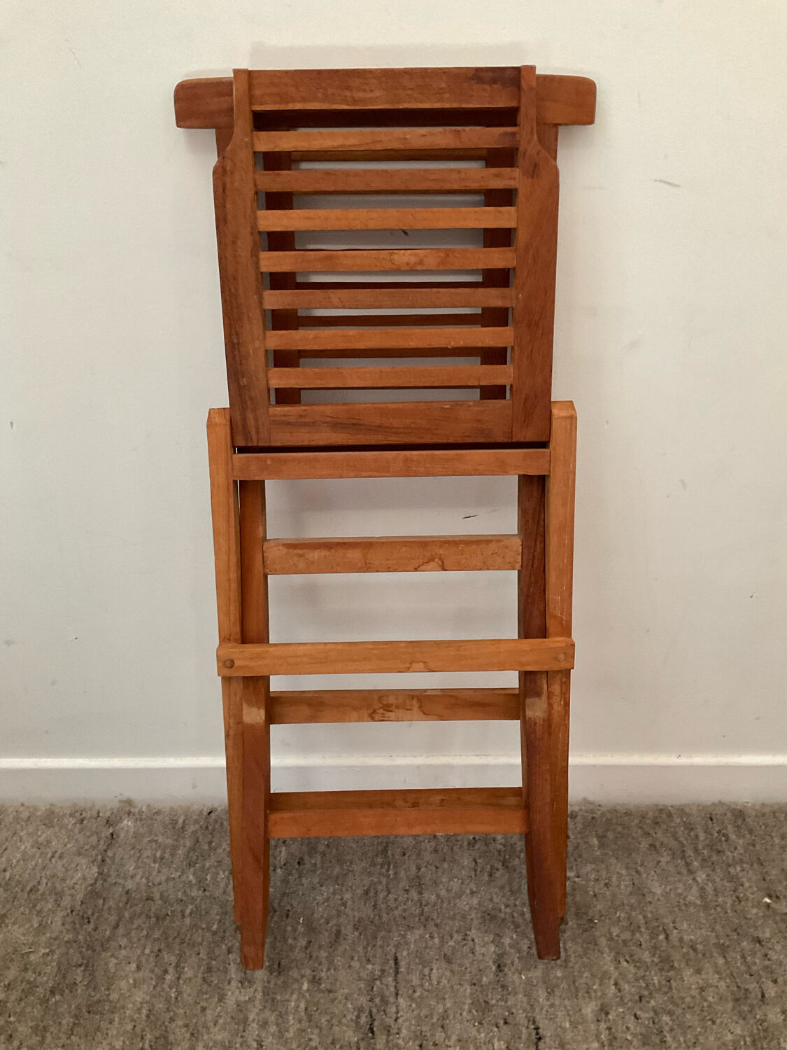 Folding teak children's chair