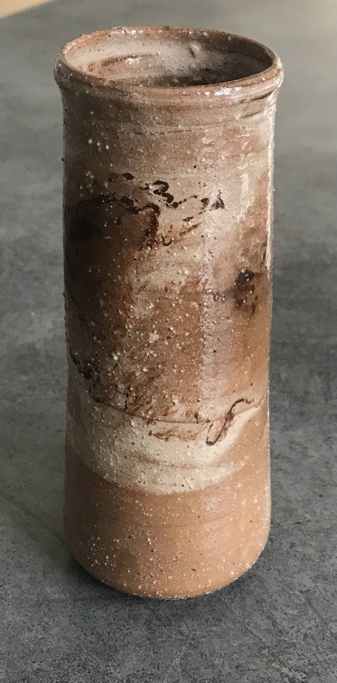 Vase vintage forme rouleau en grès émaillé beige/marron