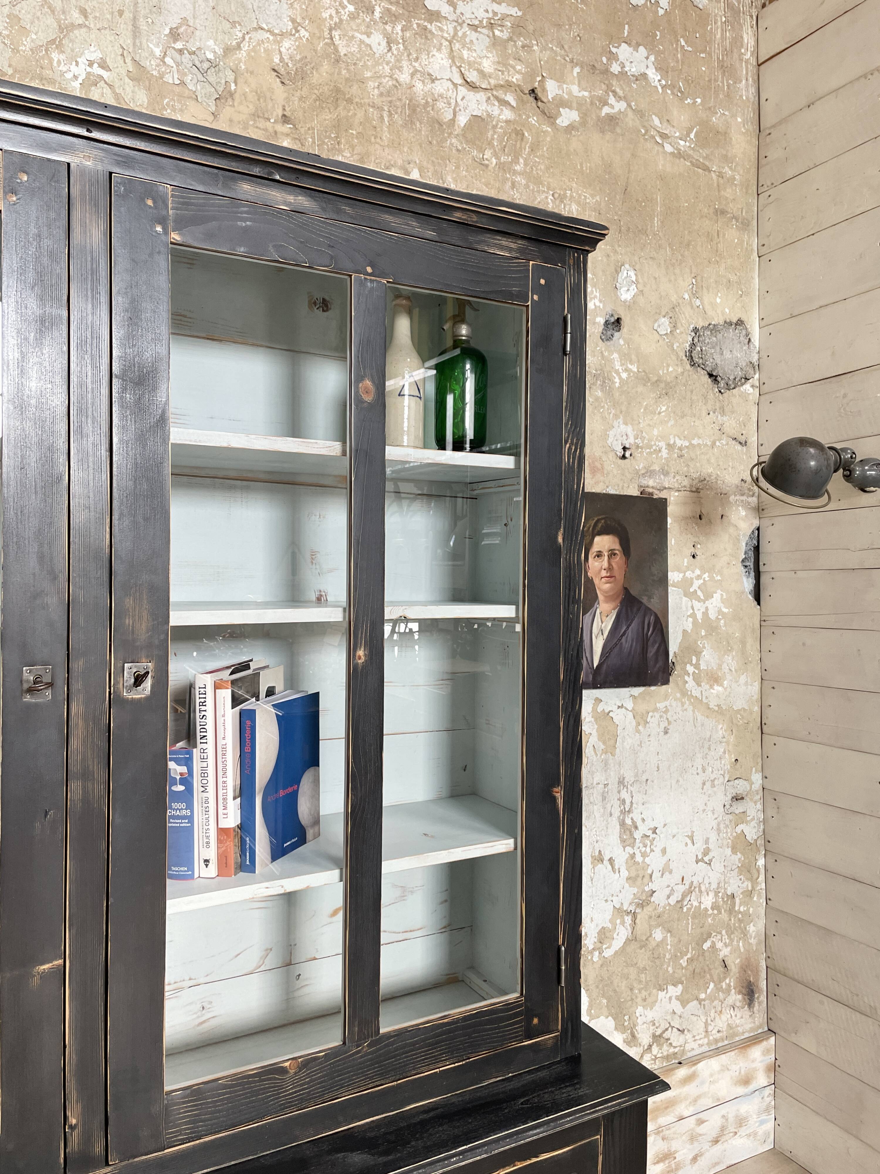 Display cabinet in patinated wood