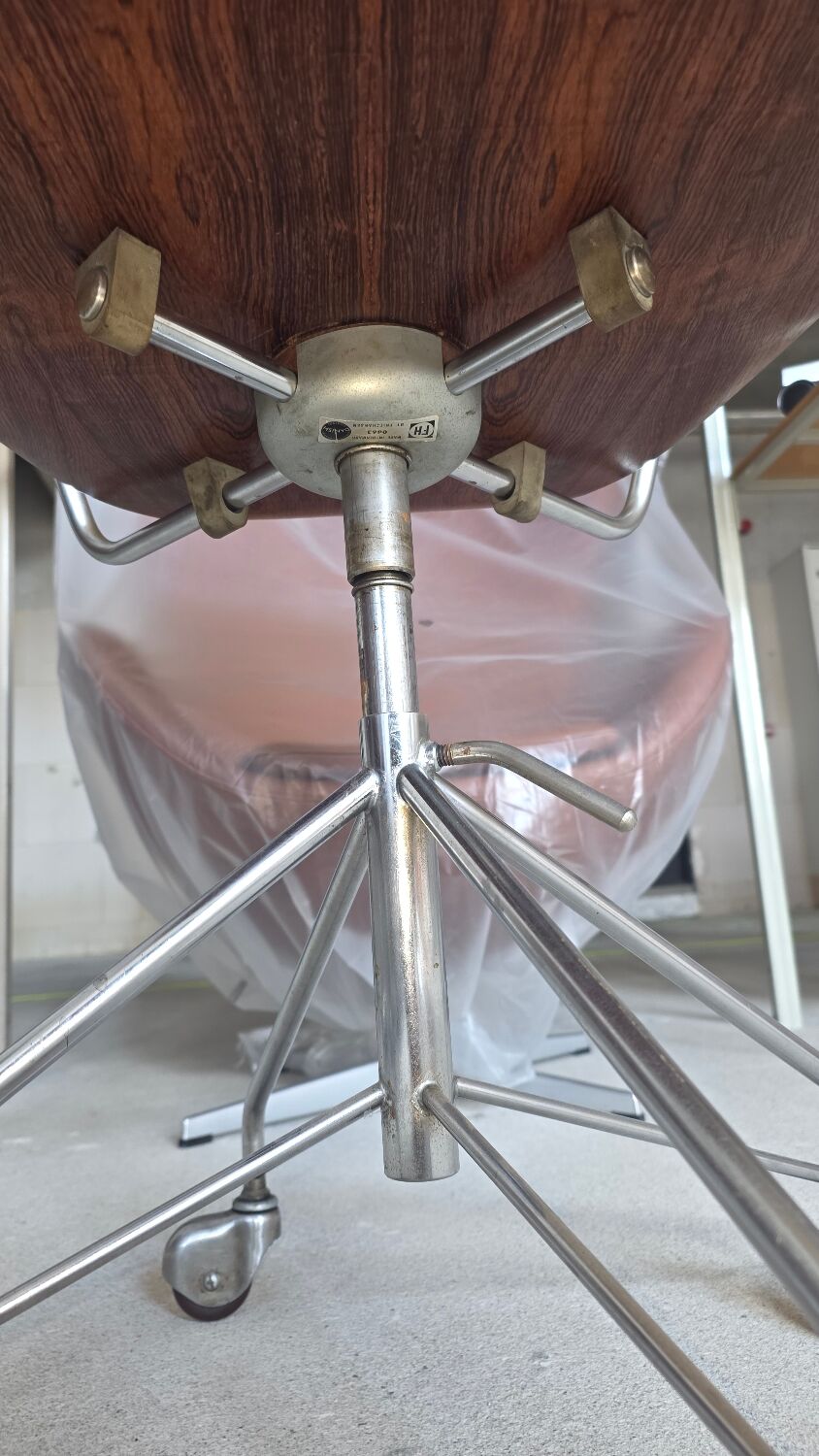 Arne Jacobsen 3217 rosewood desk chair Fritz Hansen