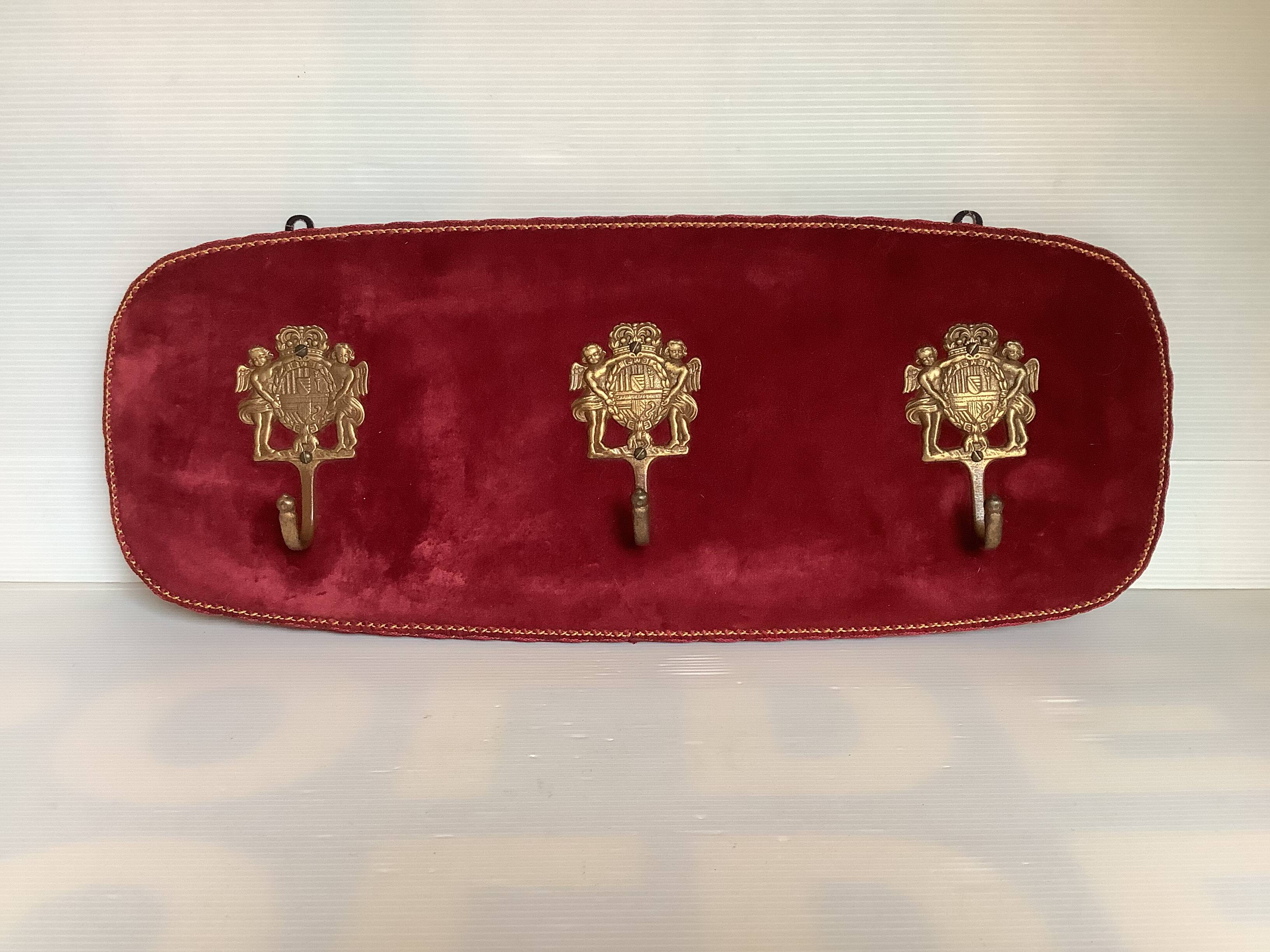 Baroque coat rack in garnet-burgundy velvet