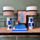 Paire de lampes "Initiale" SPOT x ATOME en céramique - 2026 (Bleu roi)