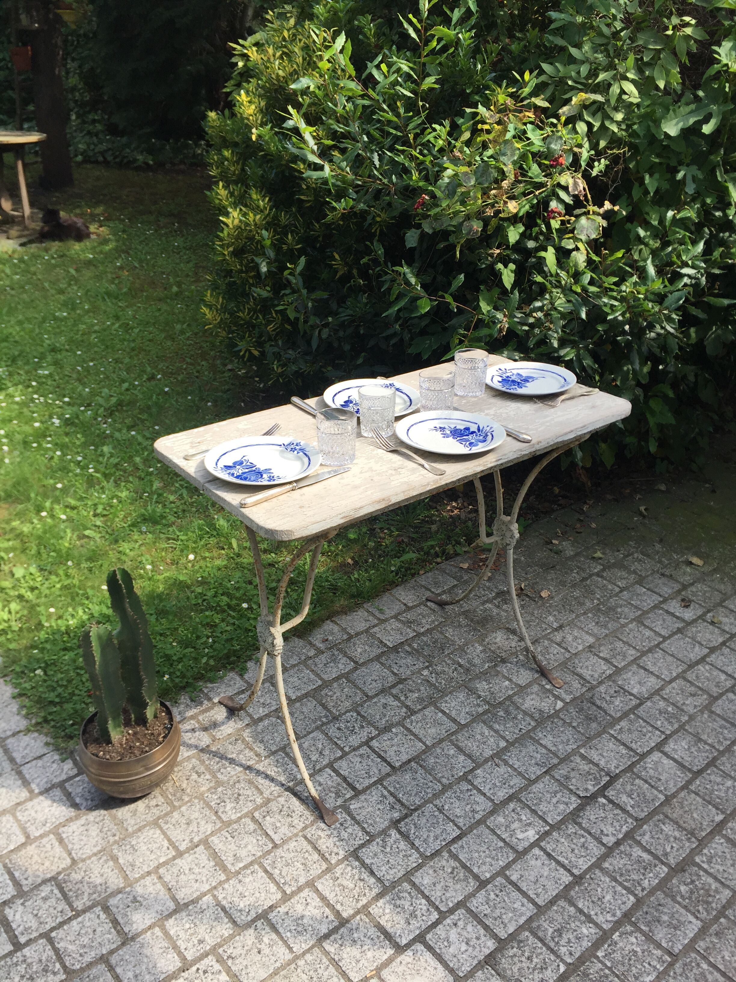 Dining garden of wood and wrought iron early twentieth