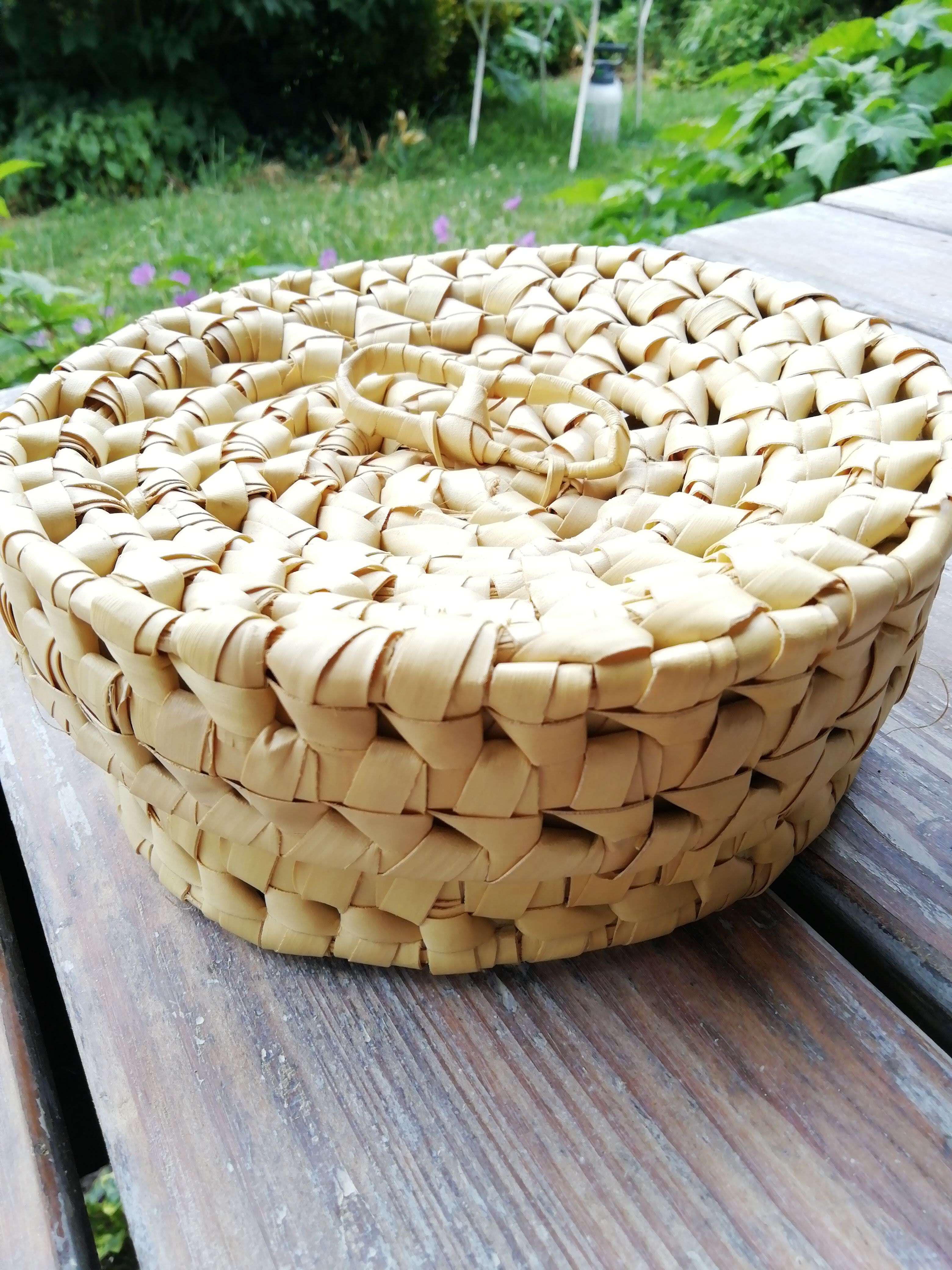 Round palm leaf basket