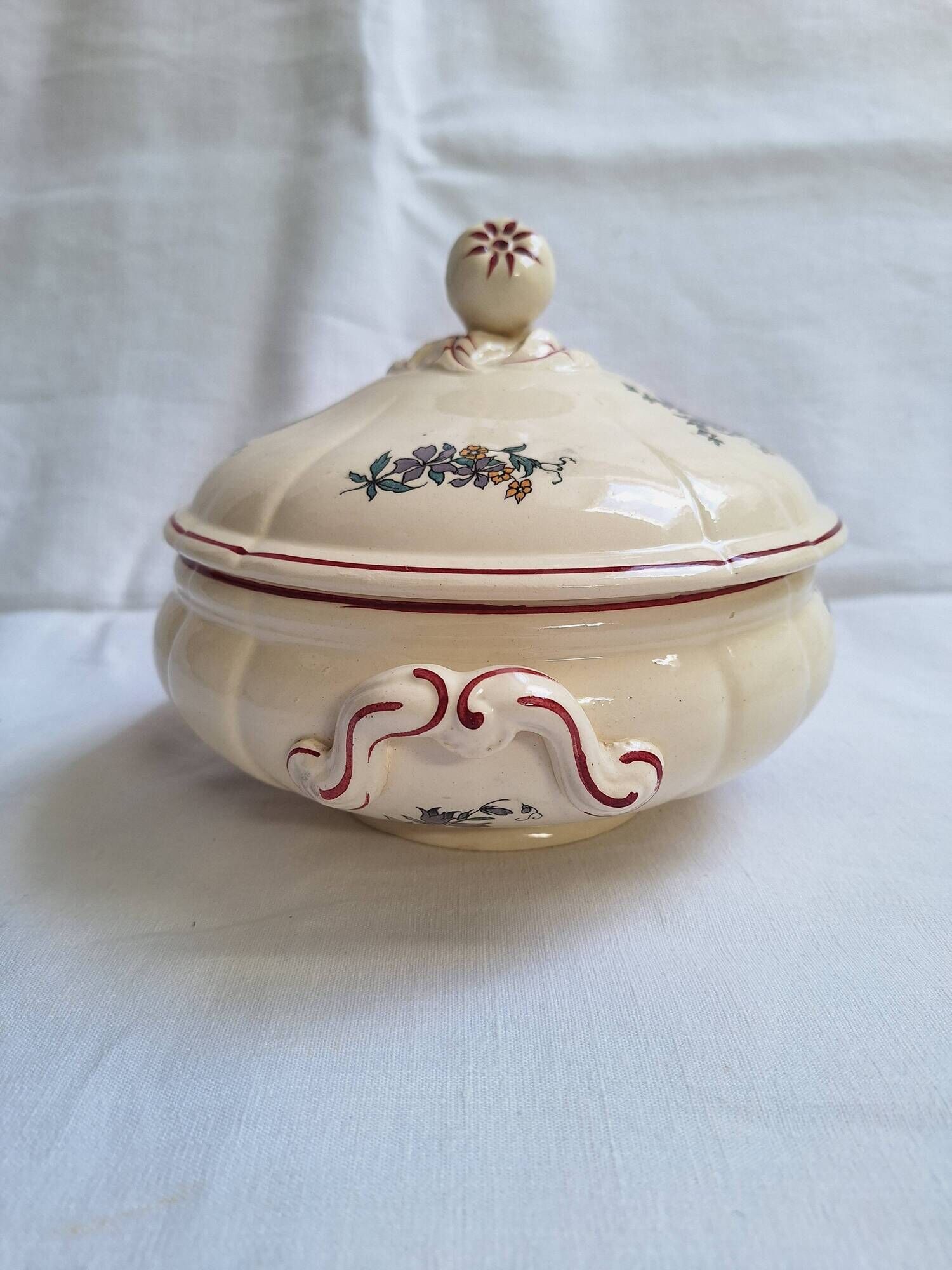 Soup tureen / Vegetable dish Digoin Sarreguemines Model Lorraine