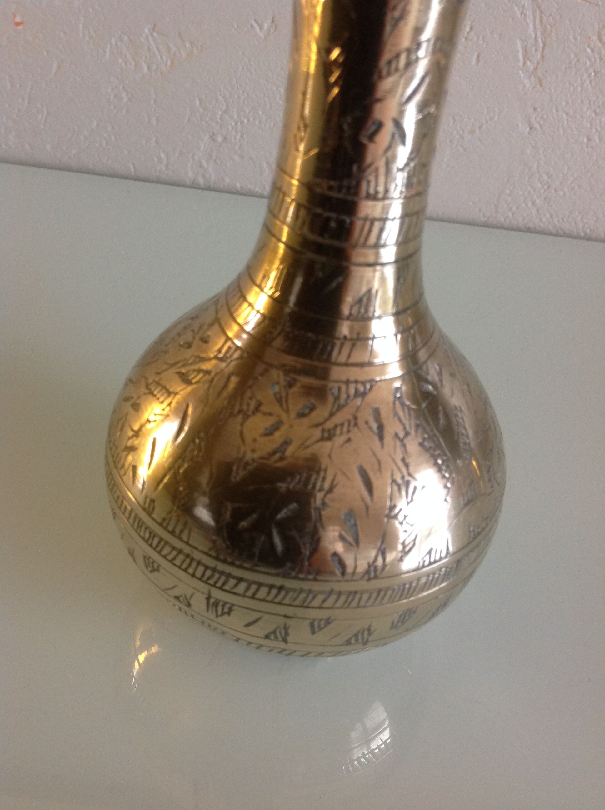 Vase soliflore en laiton ciselé vintage années 60-70