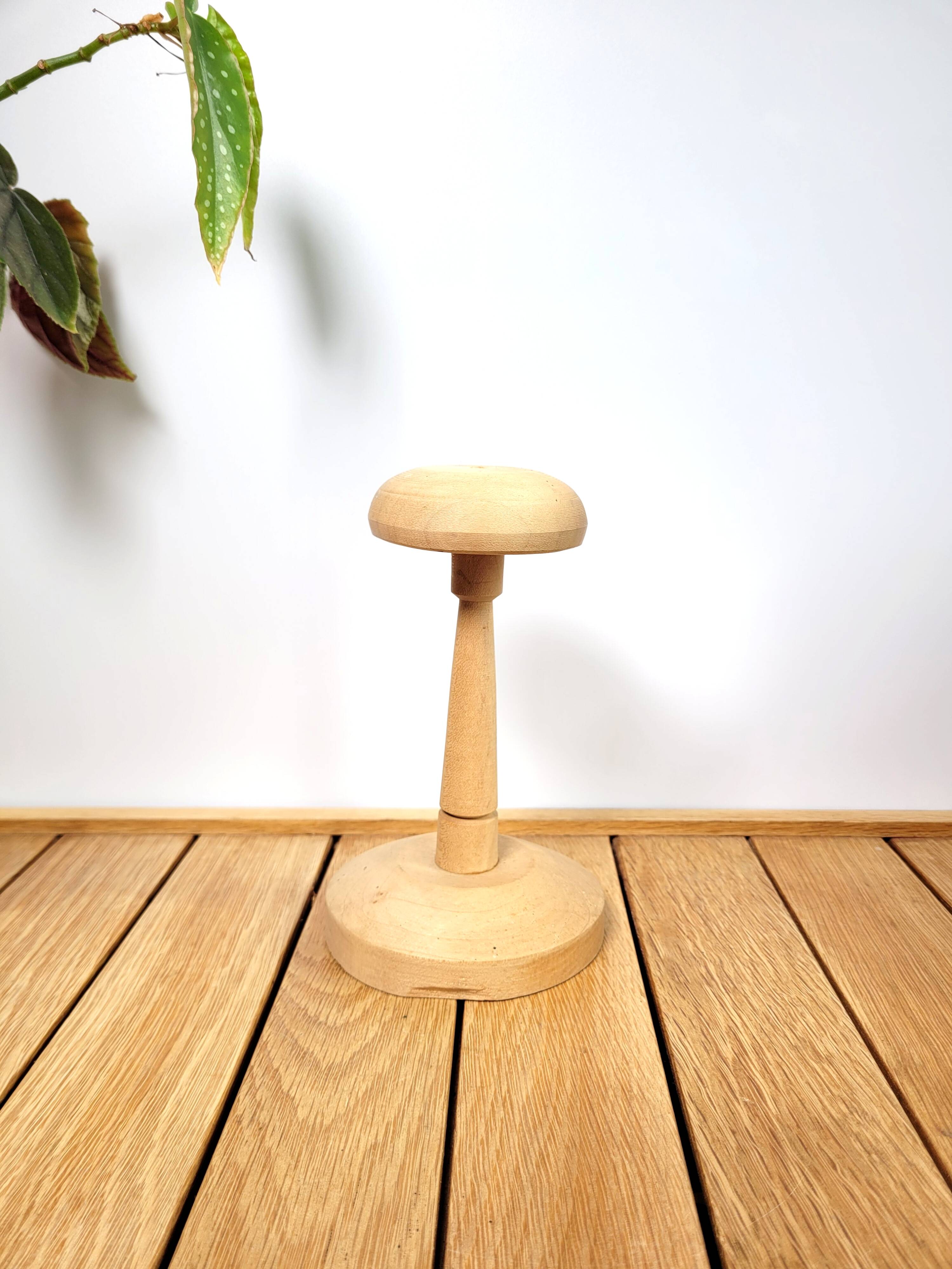 Vintage hat rack Printemps Paris