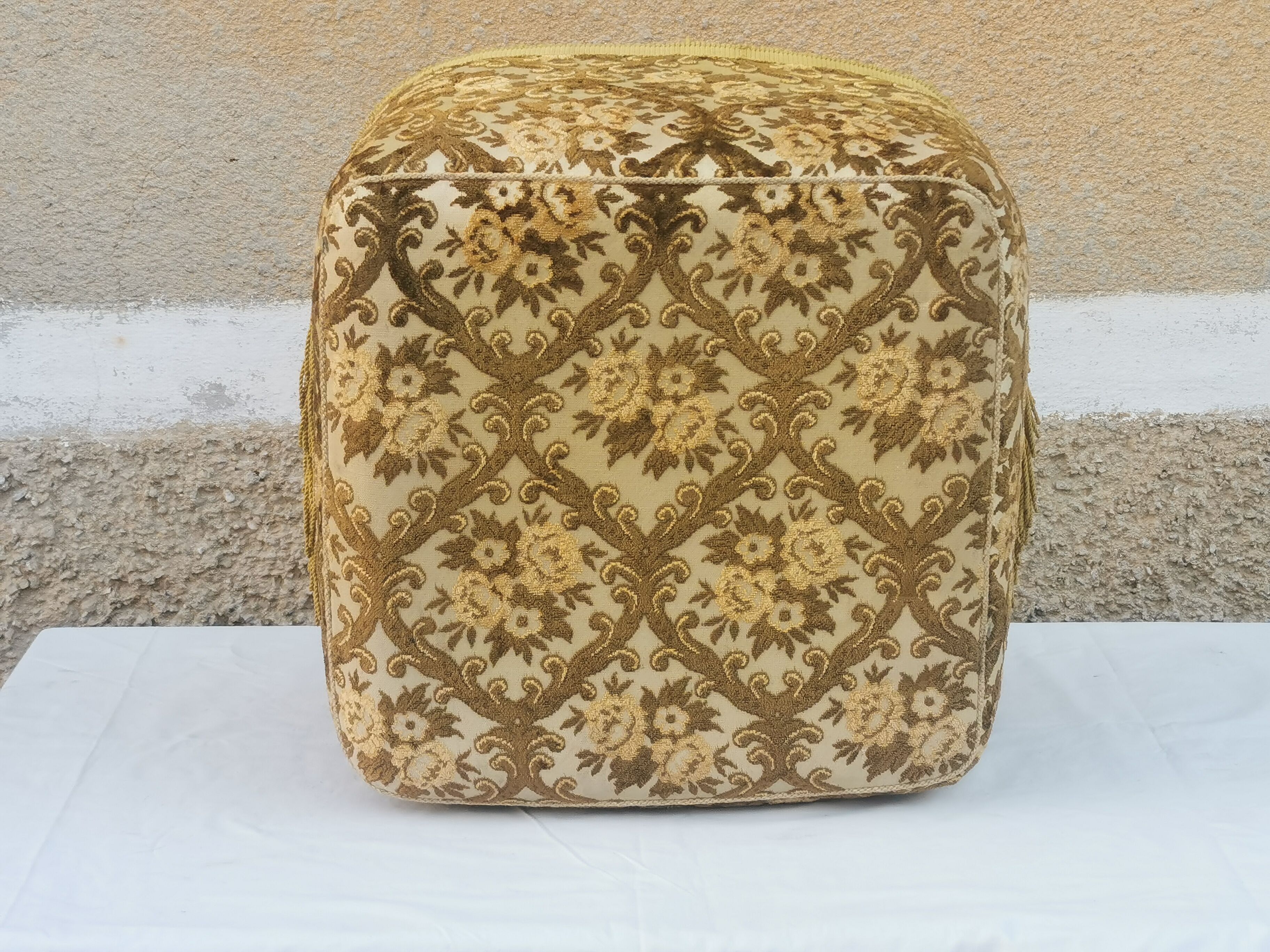 Pouf vintage a franges