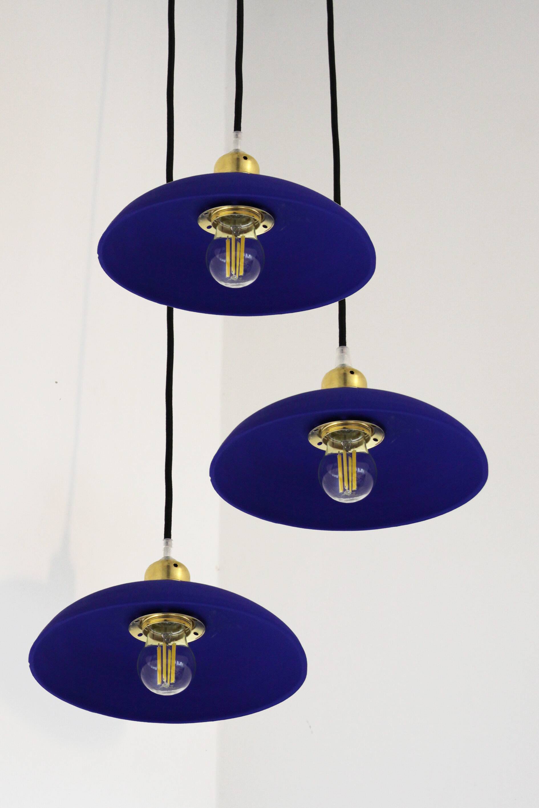 Blue Klein ceramic suspension