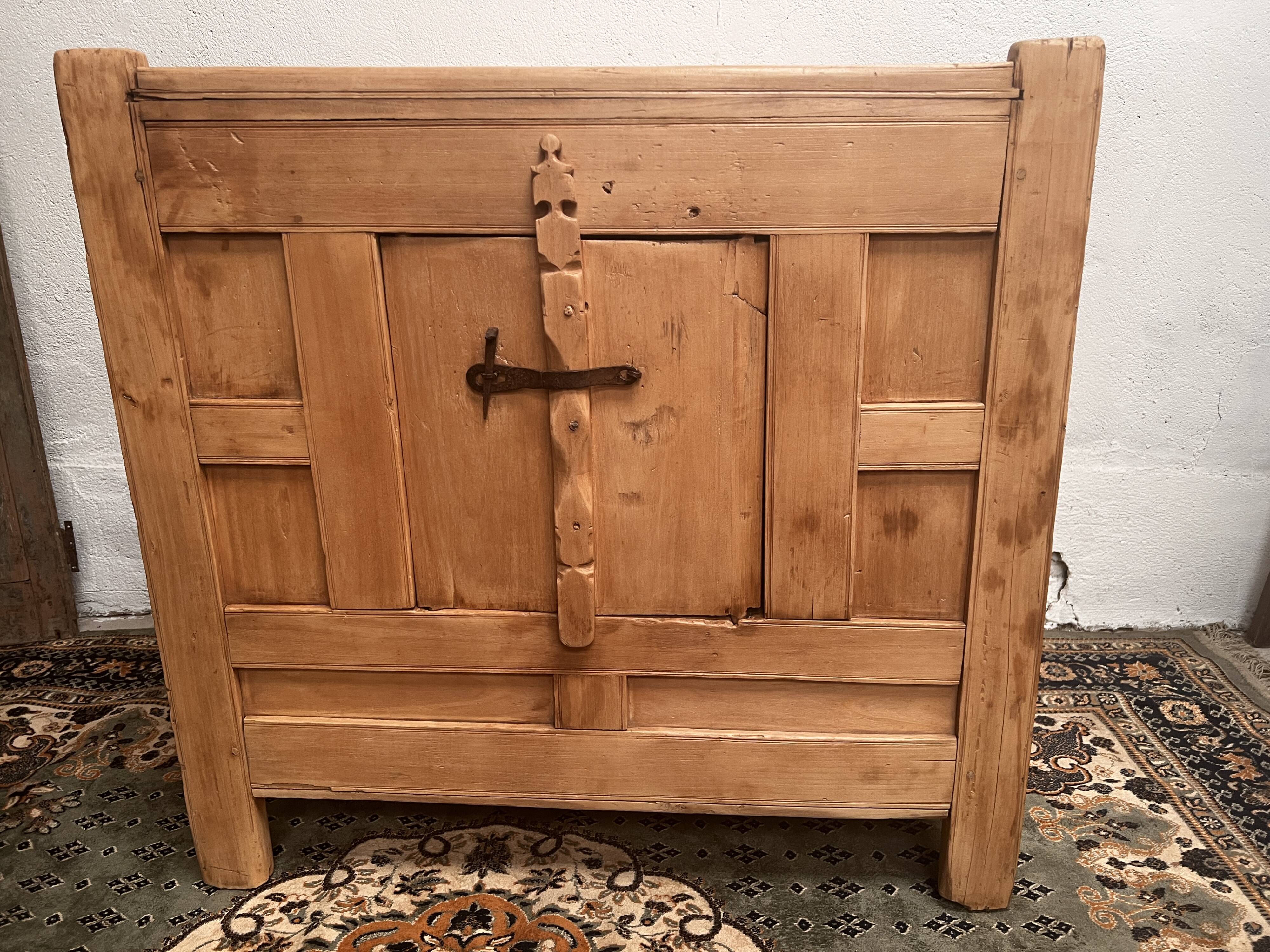 Old pantry in Pitch pine - early 20th century