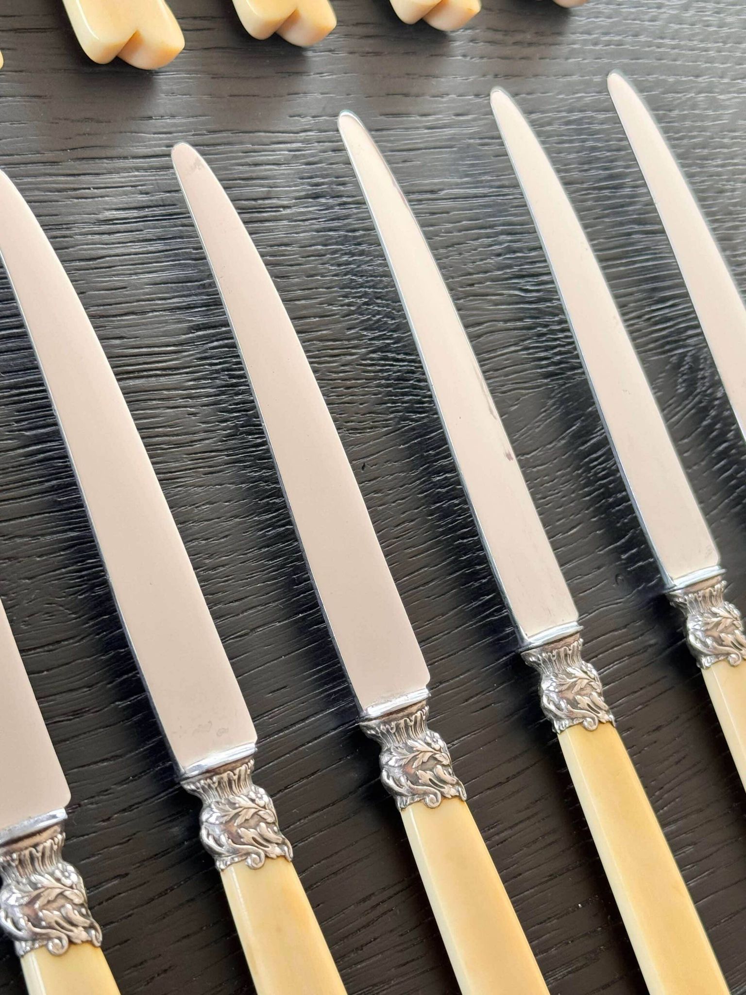 12 Robert Linzeler knives and leg of lamb set for Jules Piault Paris