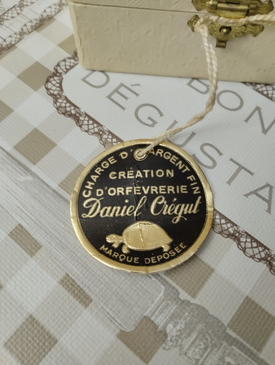 Timpani and old napkin ring in original ca boit - Daniel Cregut