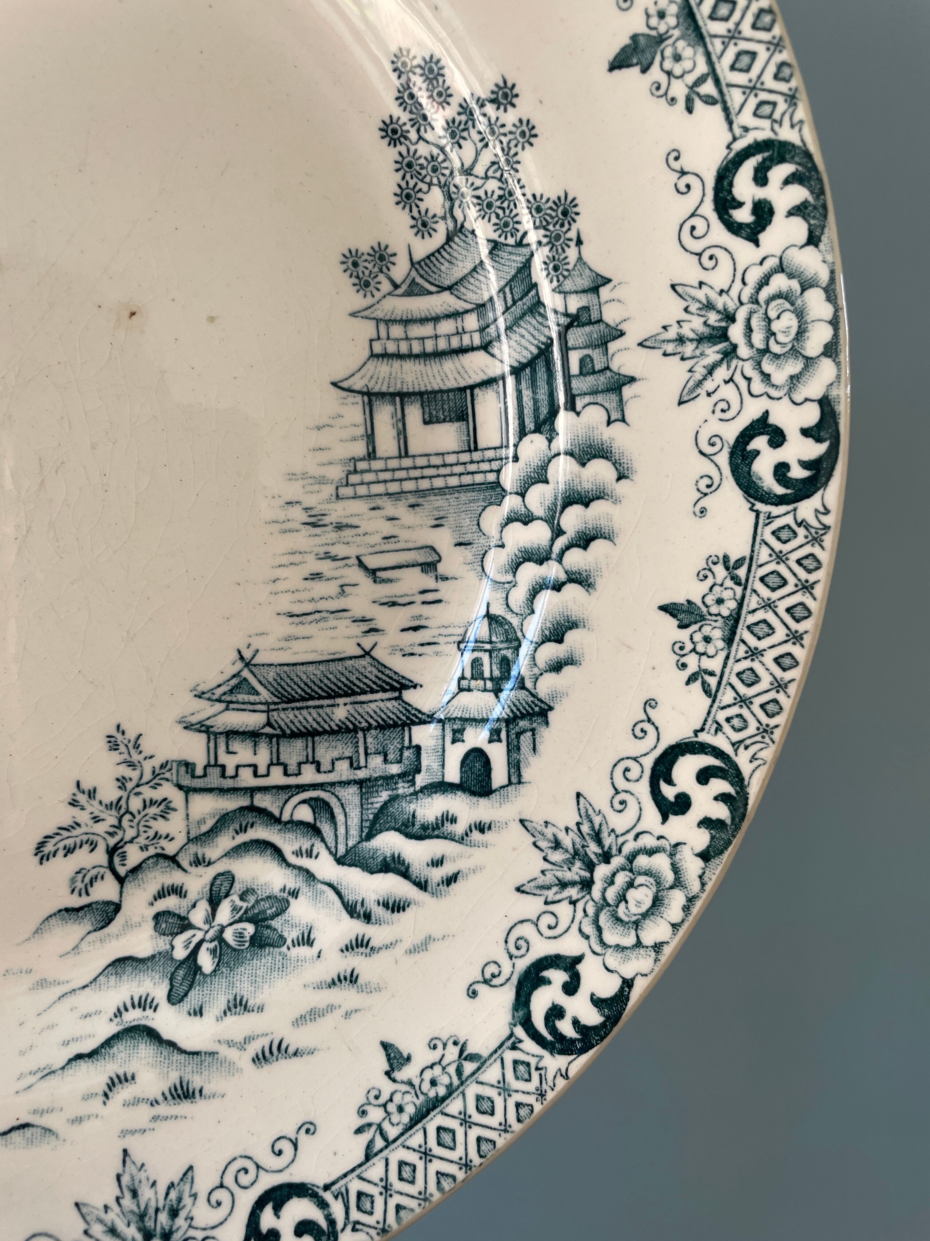 Set of 5 plates Terre De Fer Choisy Le Roi, model "Saigon"
