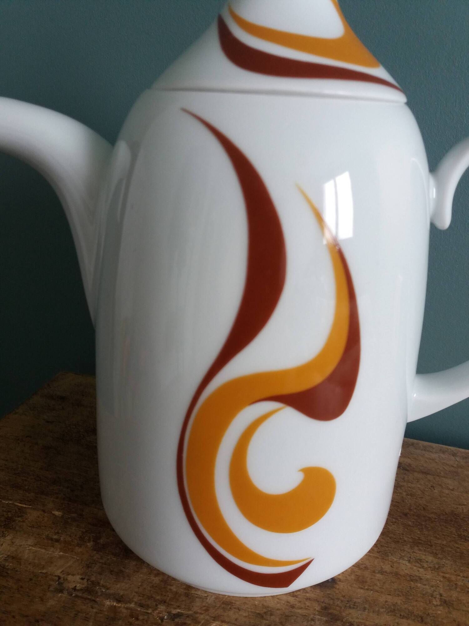 Coffee pot, teapot, porcelain, Italy, 70s, space age