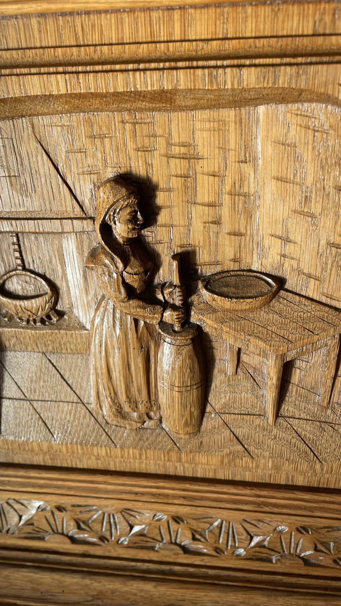 Superb Breton buffet finely carved