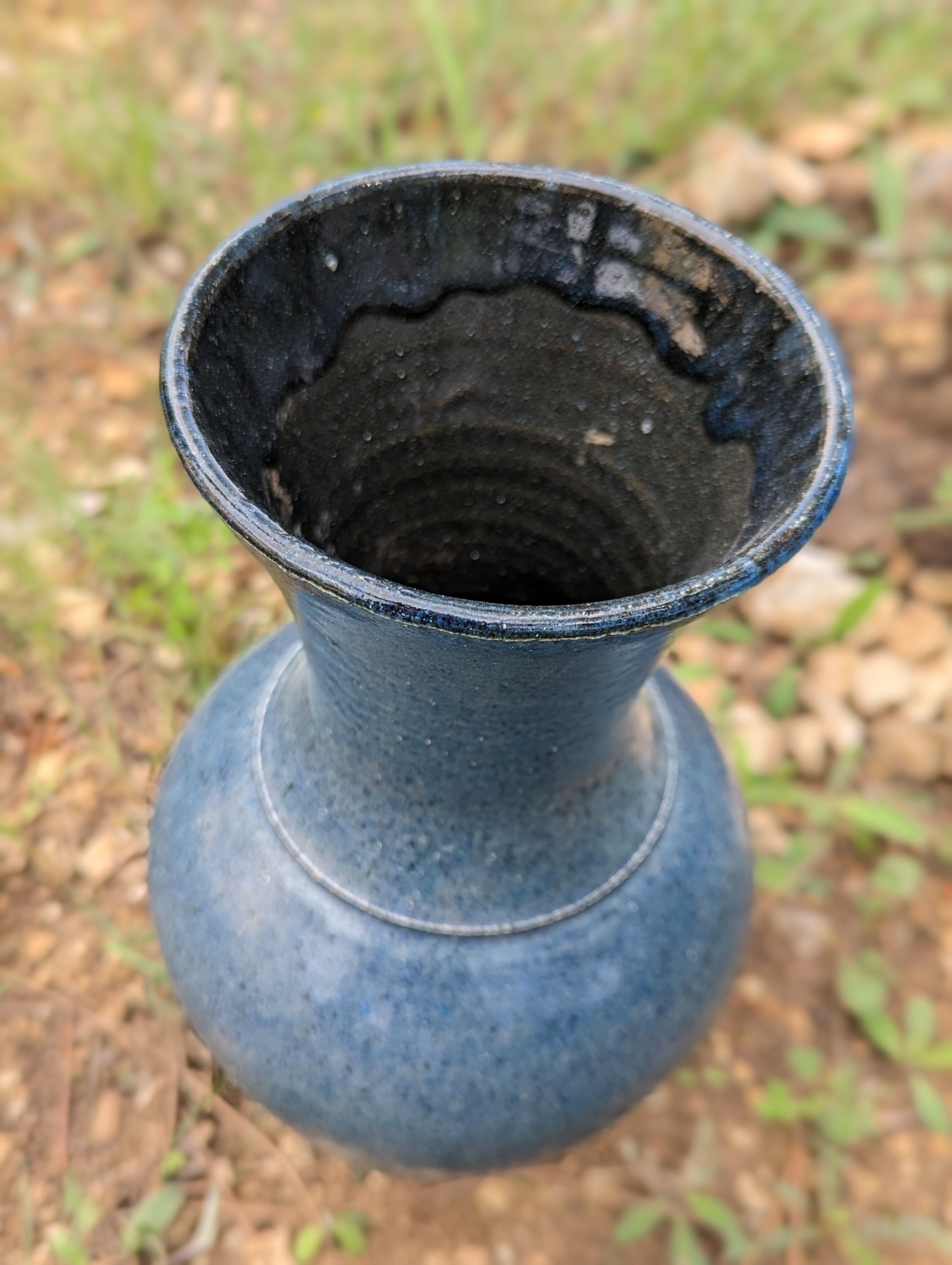 Accolay, ceramic vase