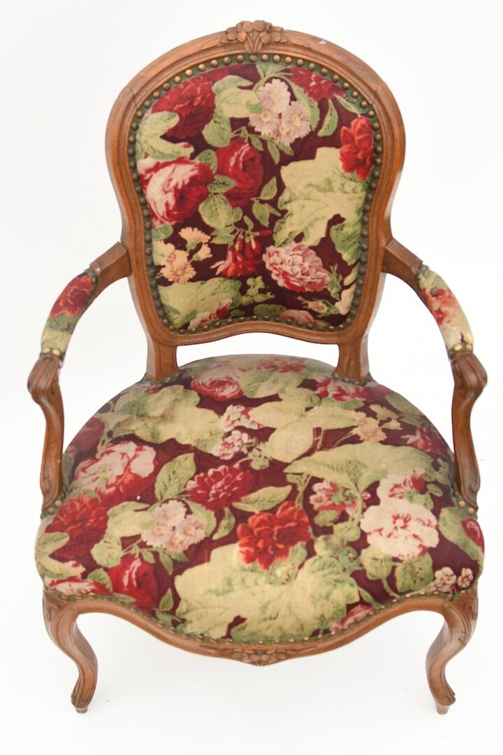 Louis XV-style convertible chair