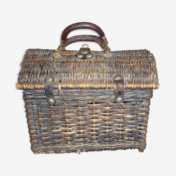 Napoleon III old wicker basket