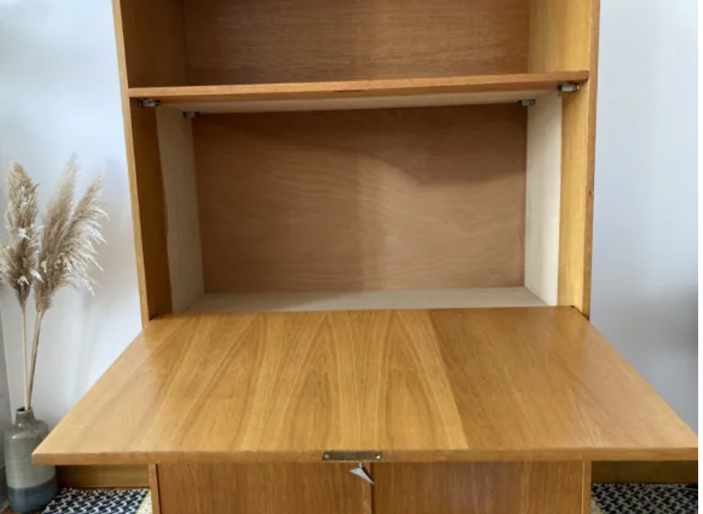 Secretary compass feet