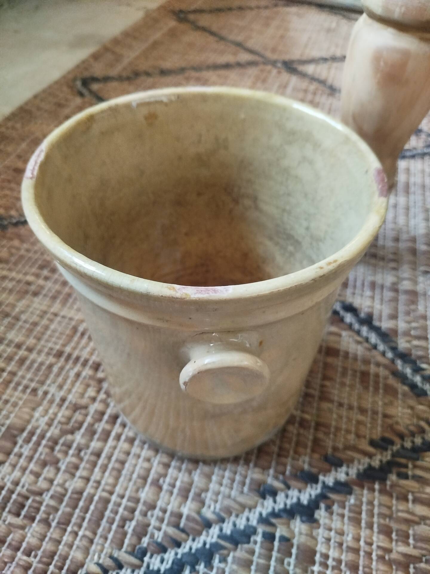 Pot to confit in earth