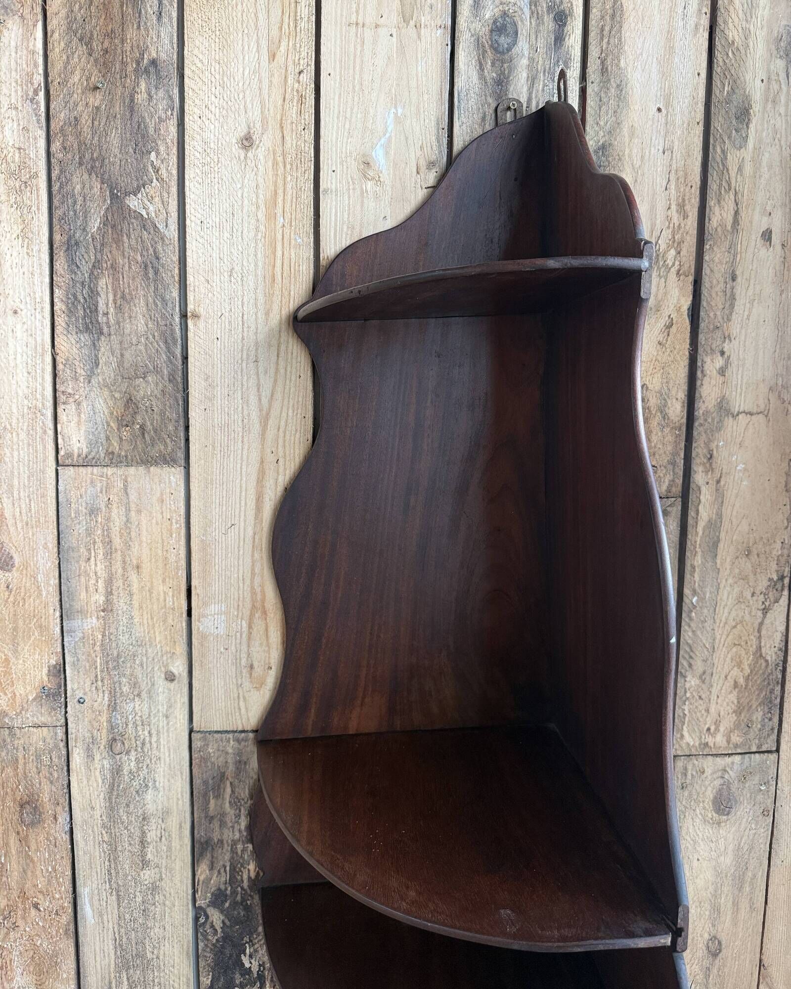 Grande étagère d’angle ancien e
