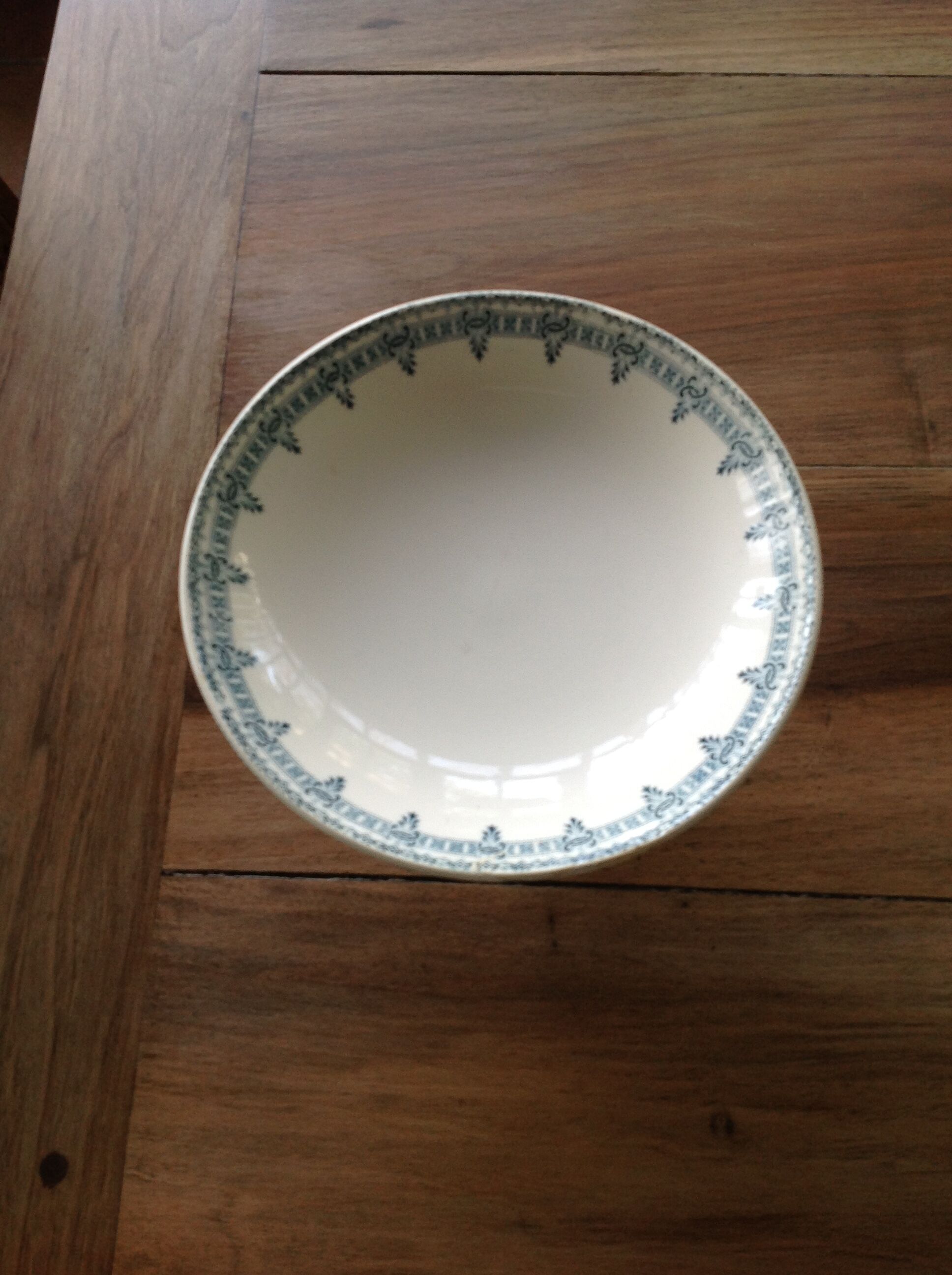 Dish on foot green iron earth diametre 22.5cm