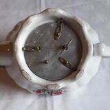 Musical teapot in white porcelain with floral decoration