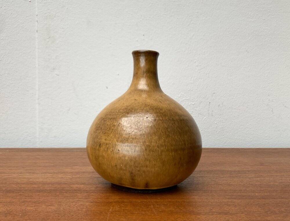 Mid-century German studio pottery vase by Janne Reckert-Cordua, Sylt Keramik, 1960s.