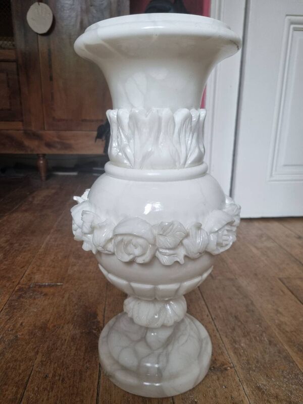 vase Médicis en albâtre