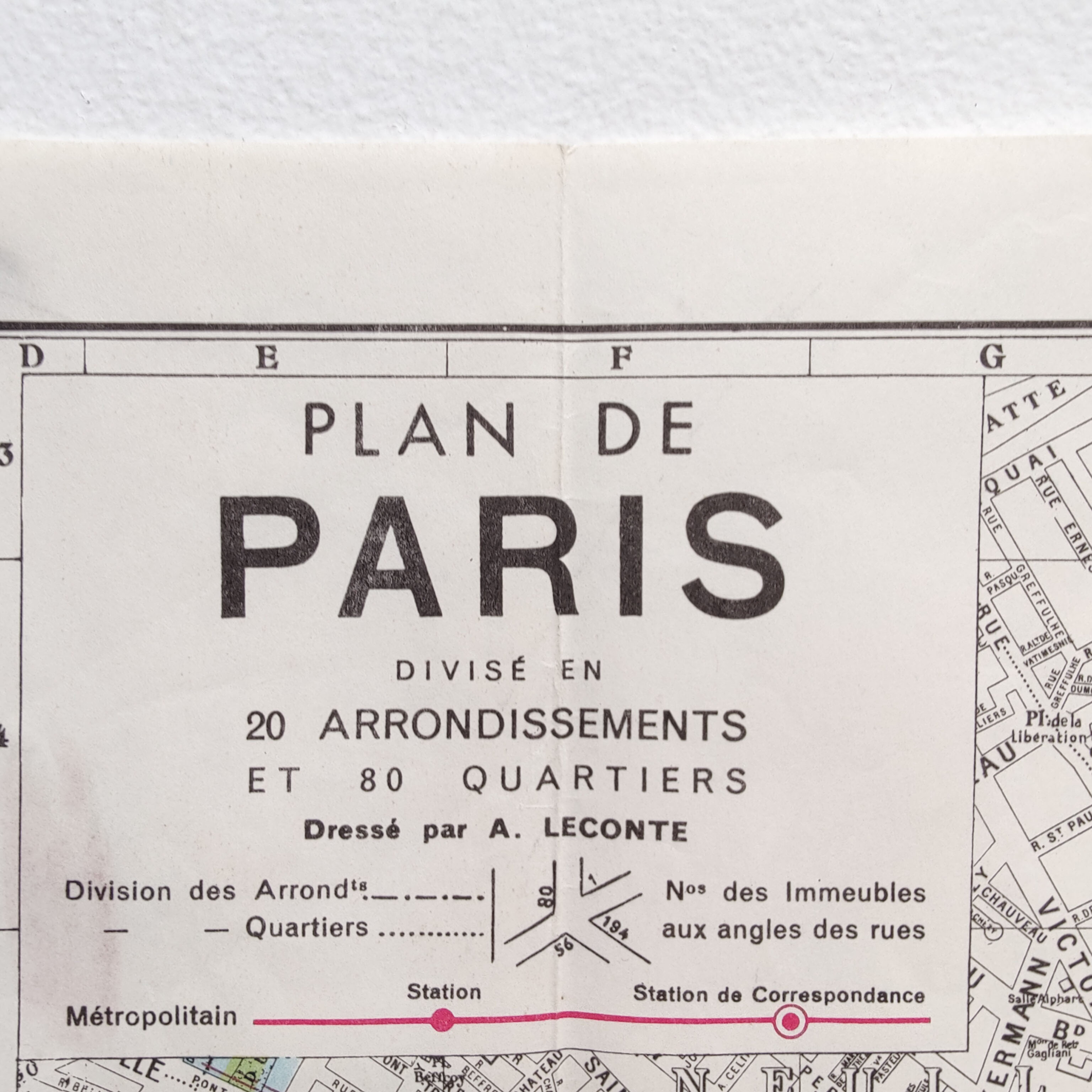 Vintage map 1970 Paris and its neighborhoods