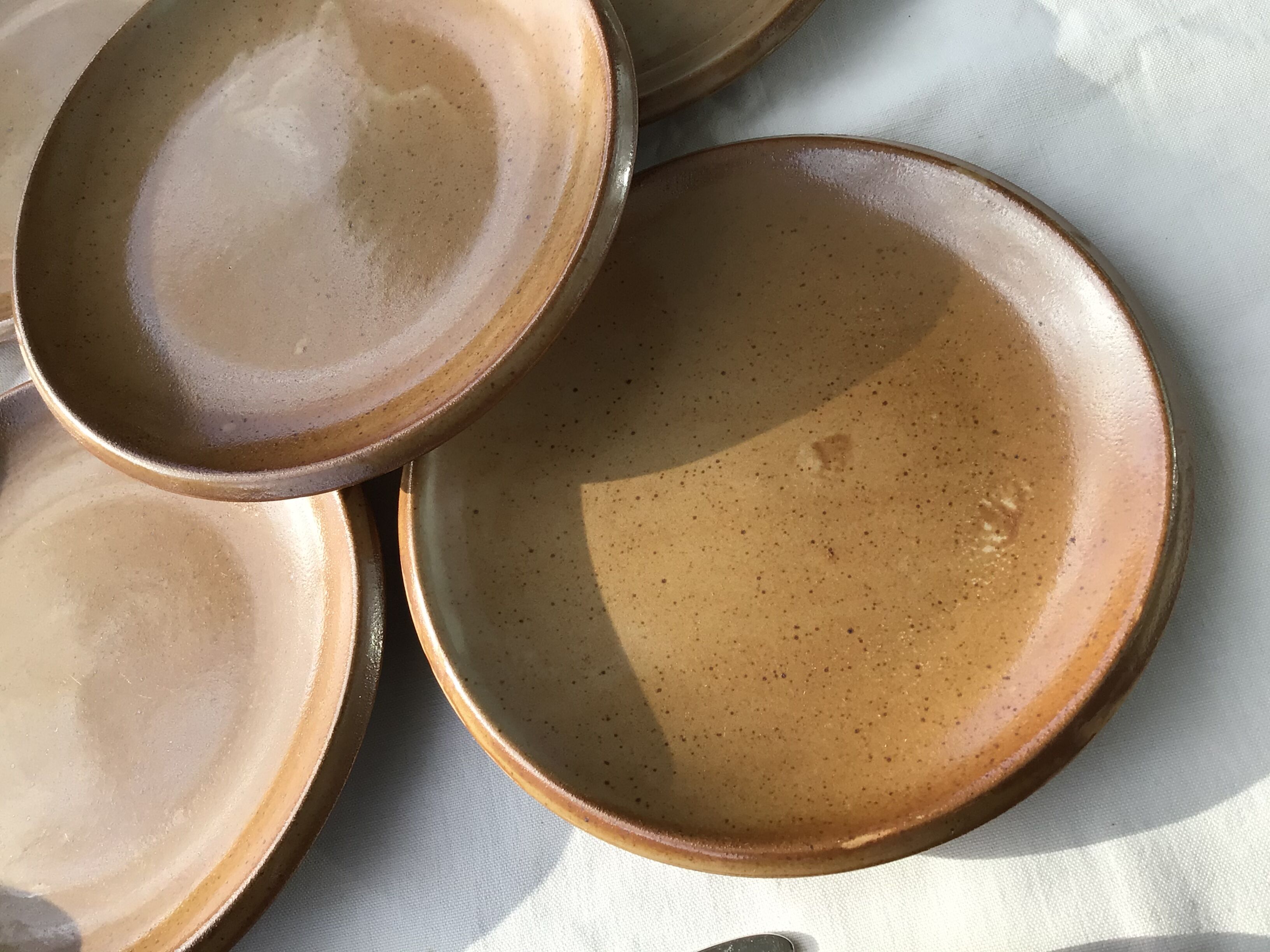 11 Dessert plates Brenne, speckled with caramel