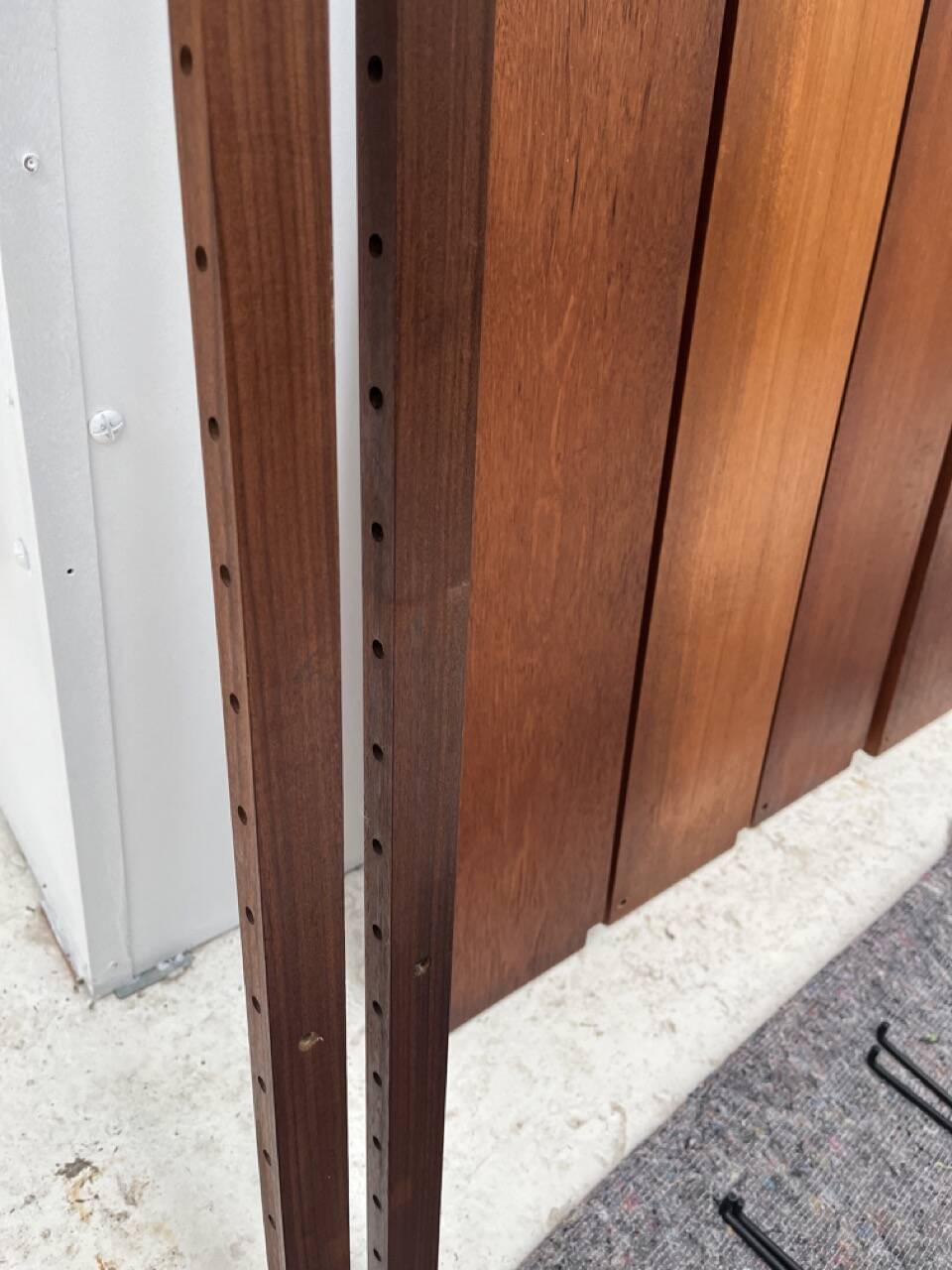 Meuble mural par P. Cadobvius