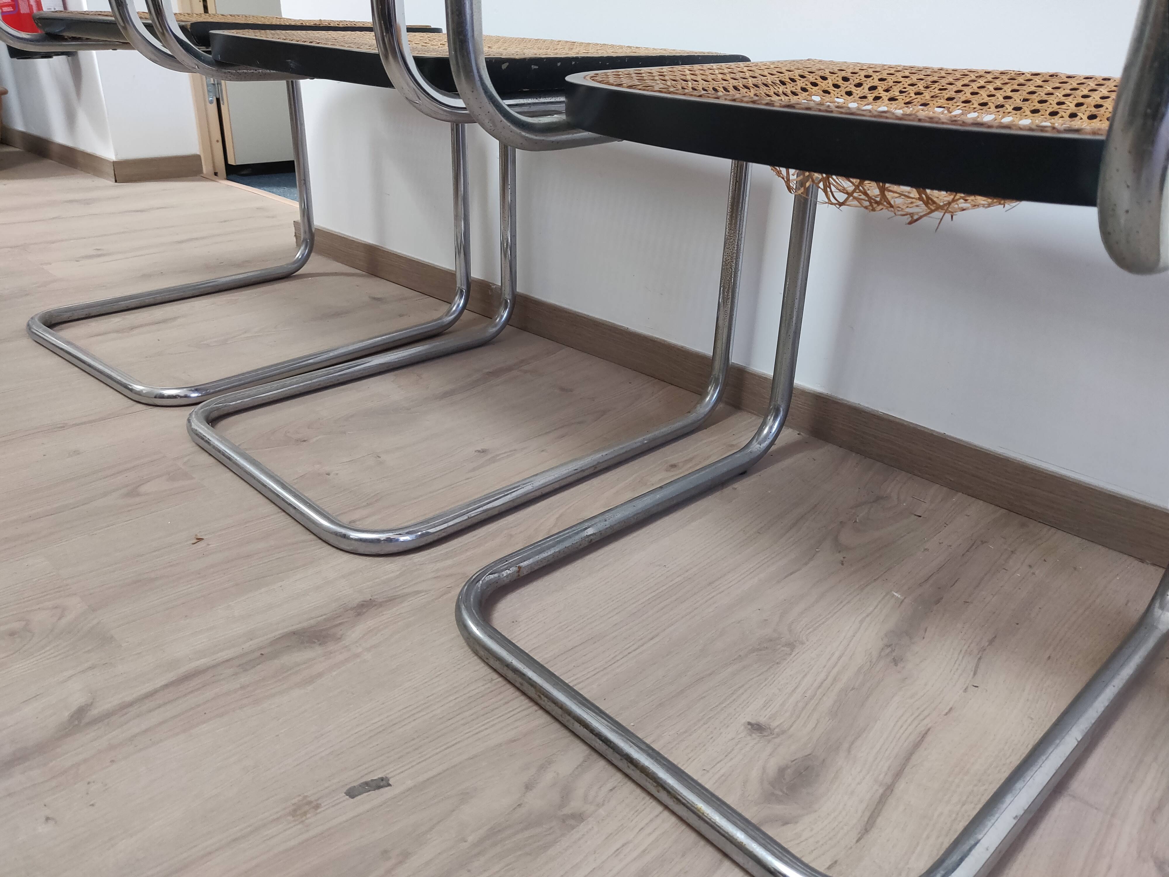 Trio de chaises par marcel breuer modele b 32
