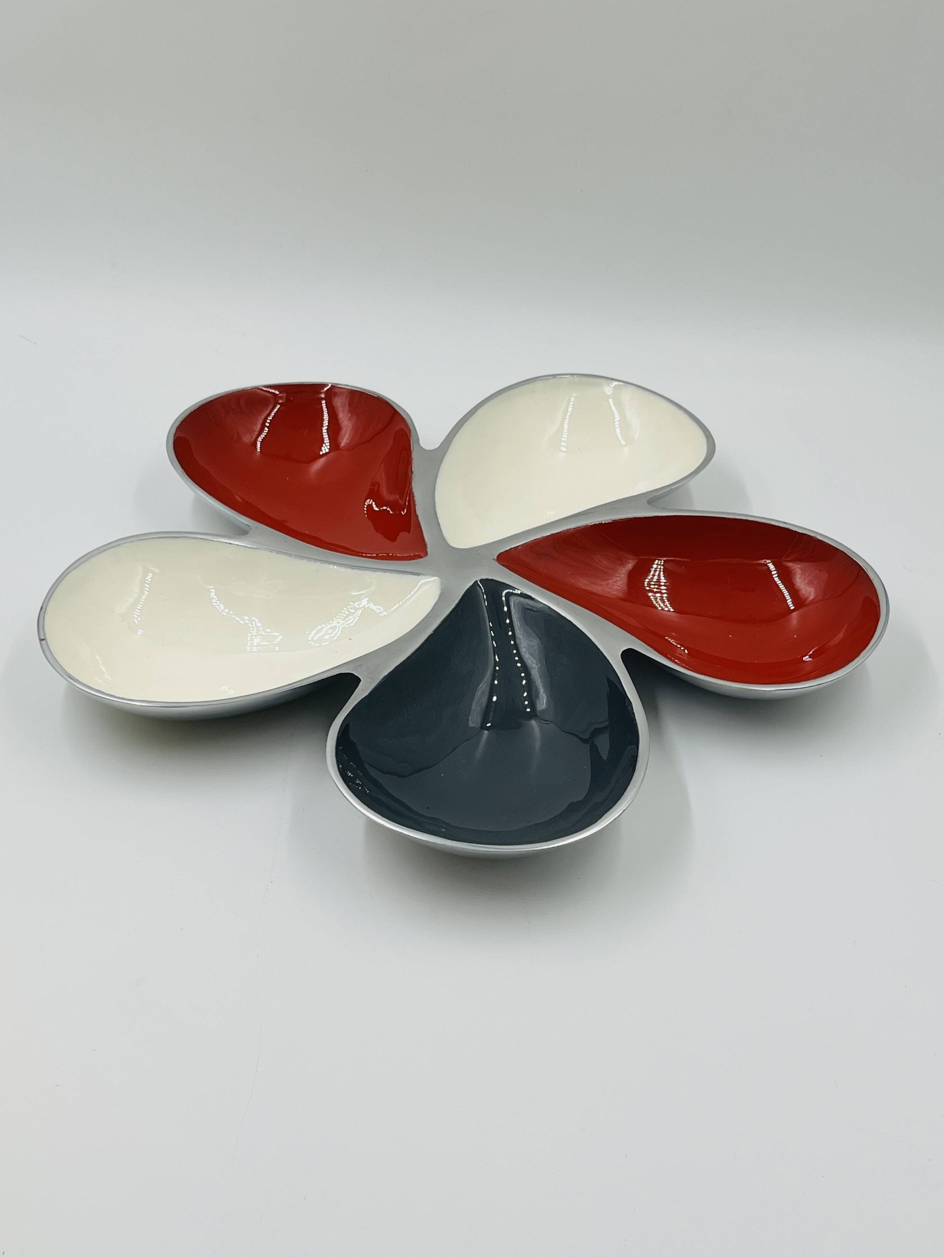 Vintage enamelled solid aluminium aperitif plate Flower 39cm