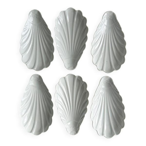 Lot de ramequins en porcelaine blanche, forme coquille nervurée