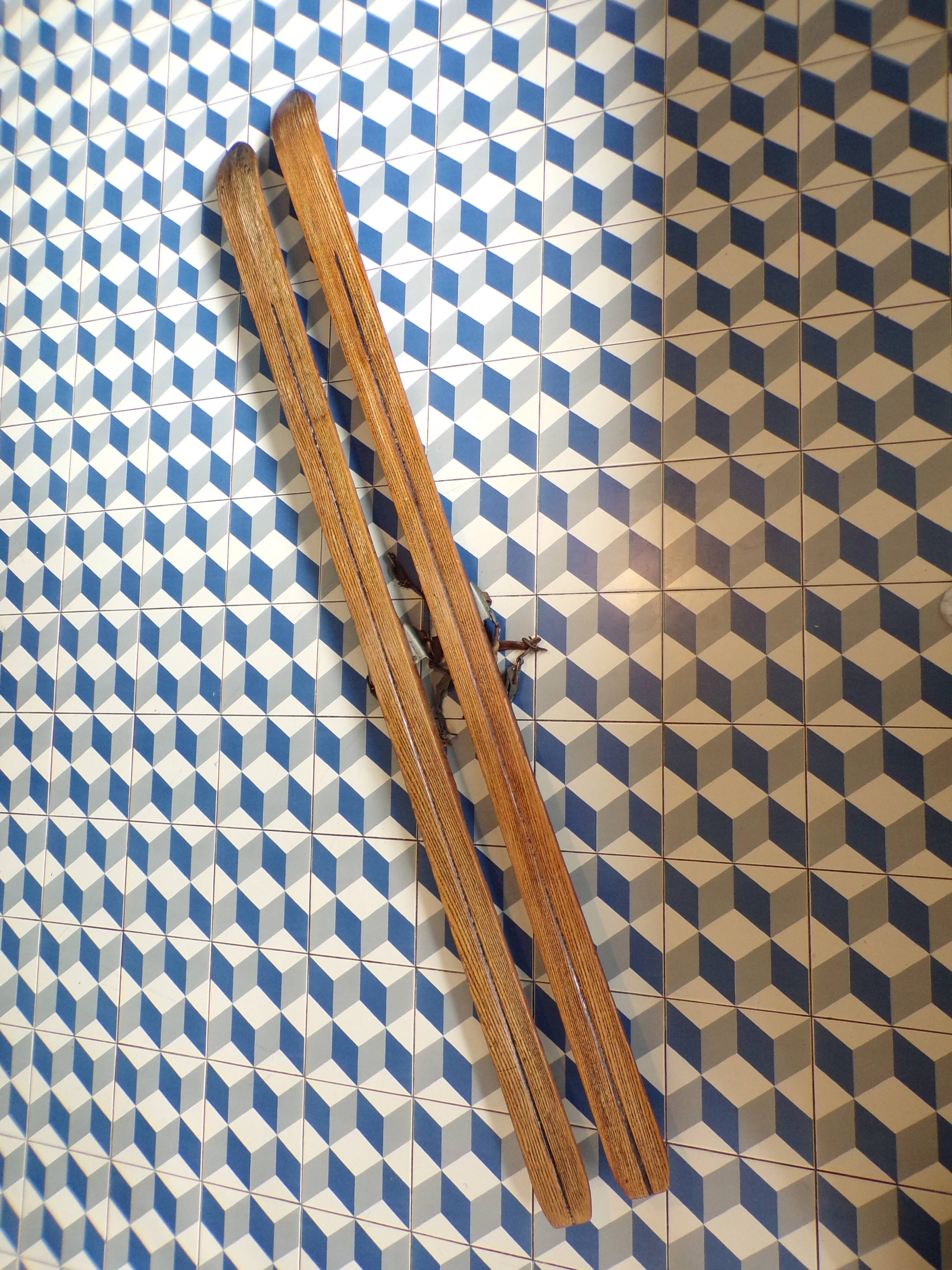 Paire skis anciens en bois 198cm