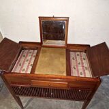 Sublime Louis XVI style walnut and walnut veneer dressing table