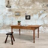 Table with turned legs in solid wood