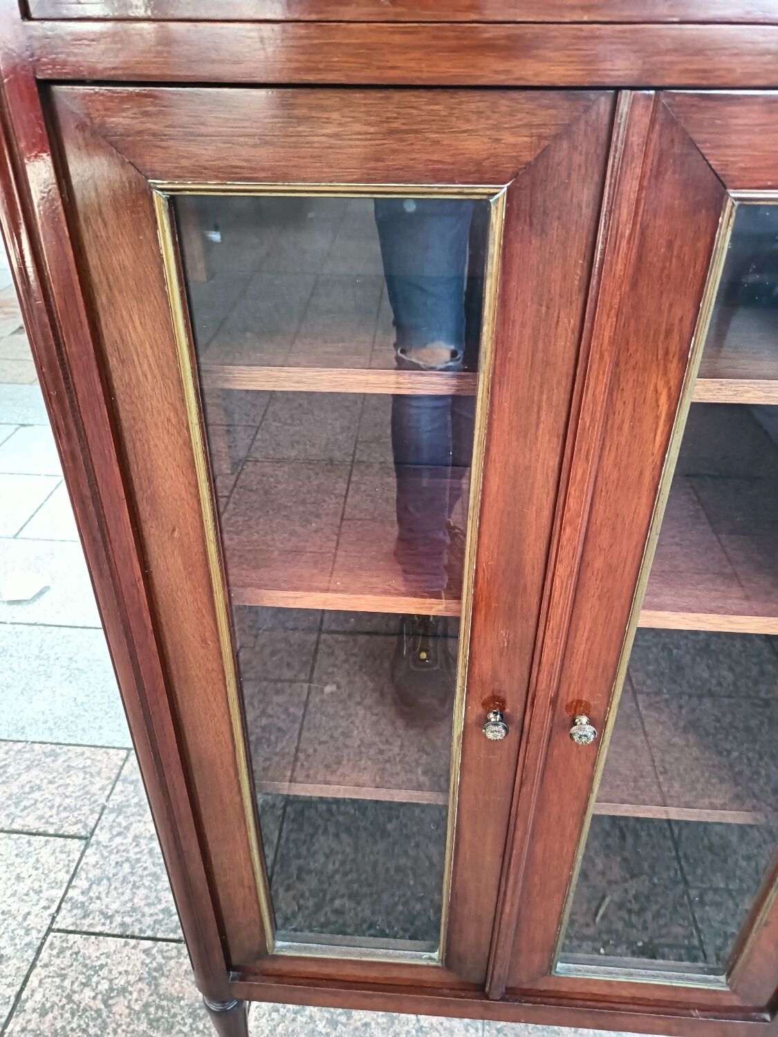 Bookcase forming showcase styleLouis XVI marble top