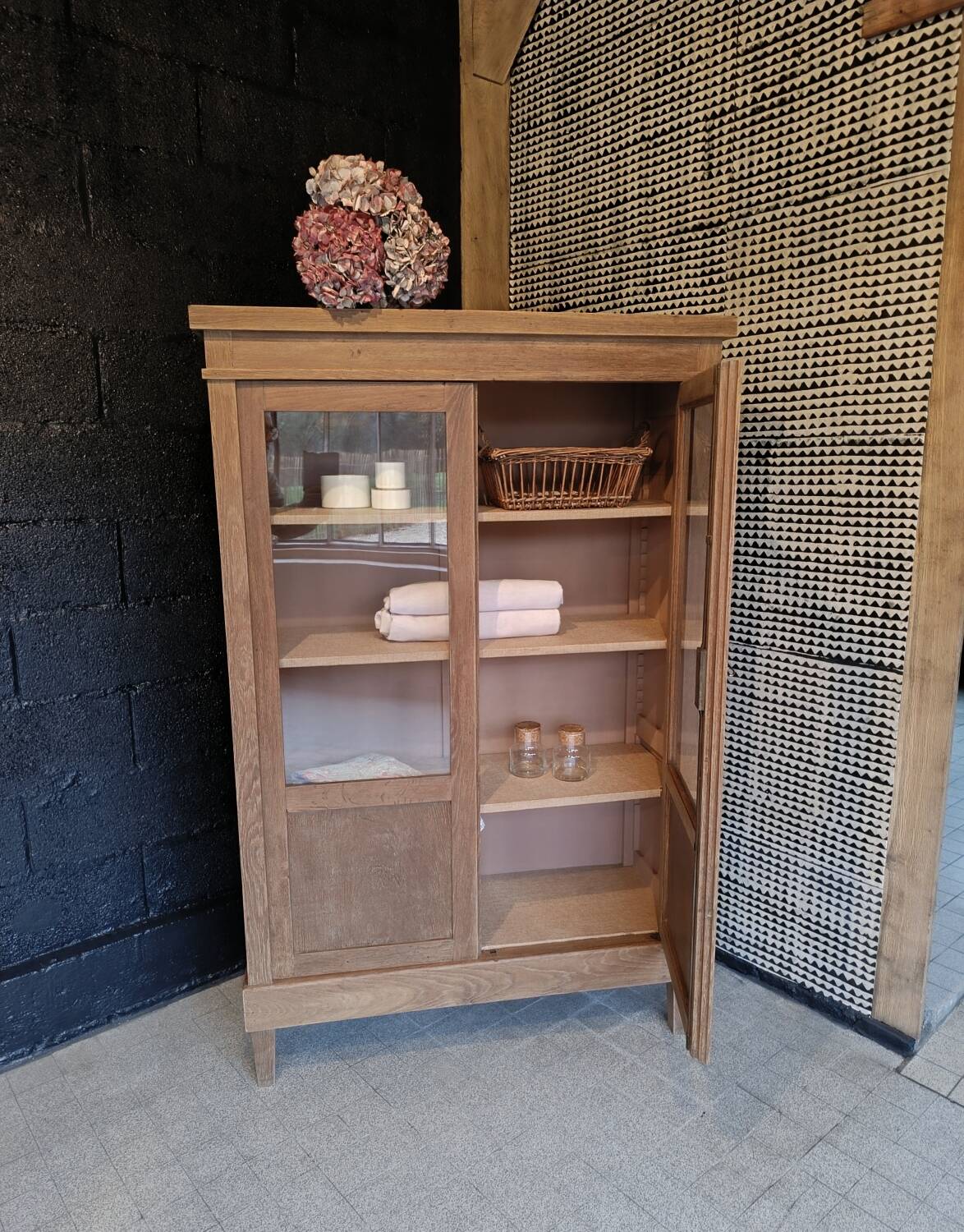 Antique display cabinet / vintage bookshelf
