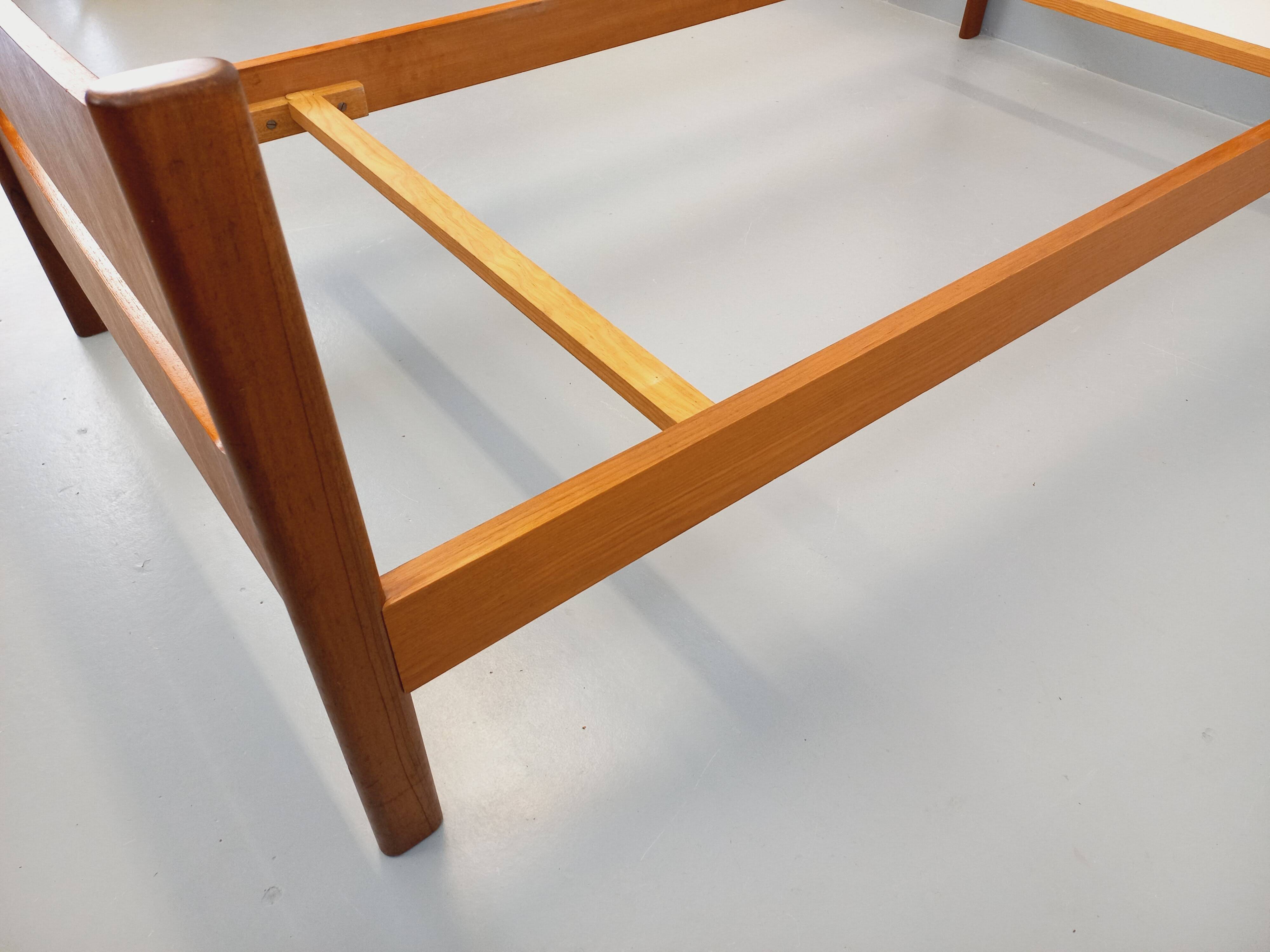 Light simple vintage Scandinavian style in teak from the 1960s.