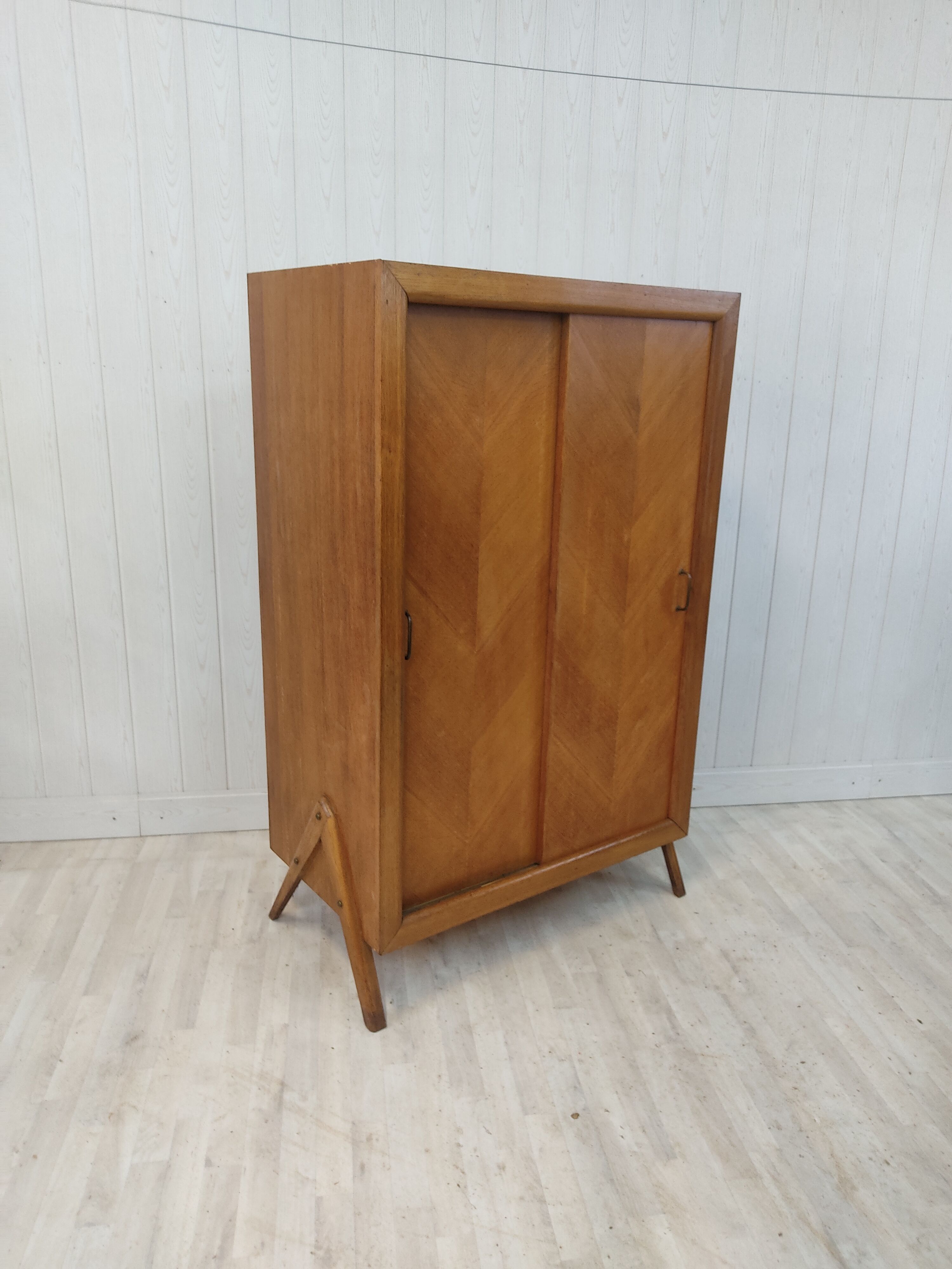 Wardrobe feet compass solid oak sliding doors