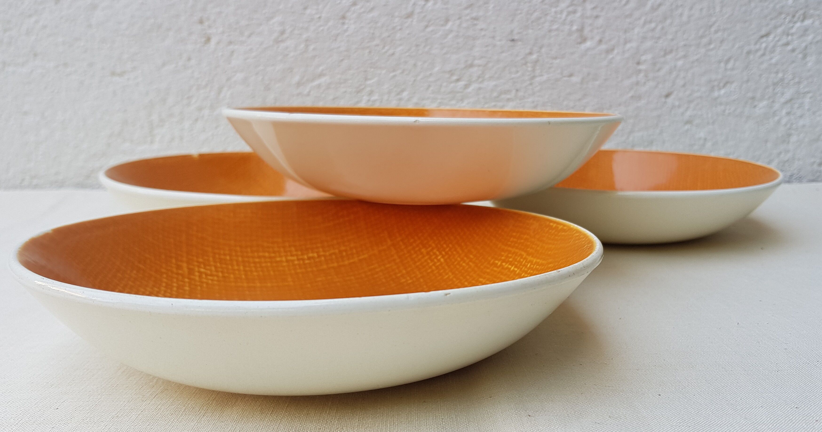 4 shallow sail coral plates salins Deauville