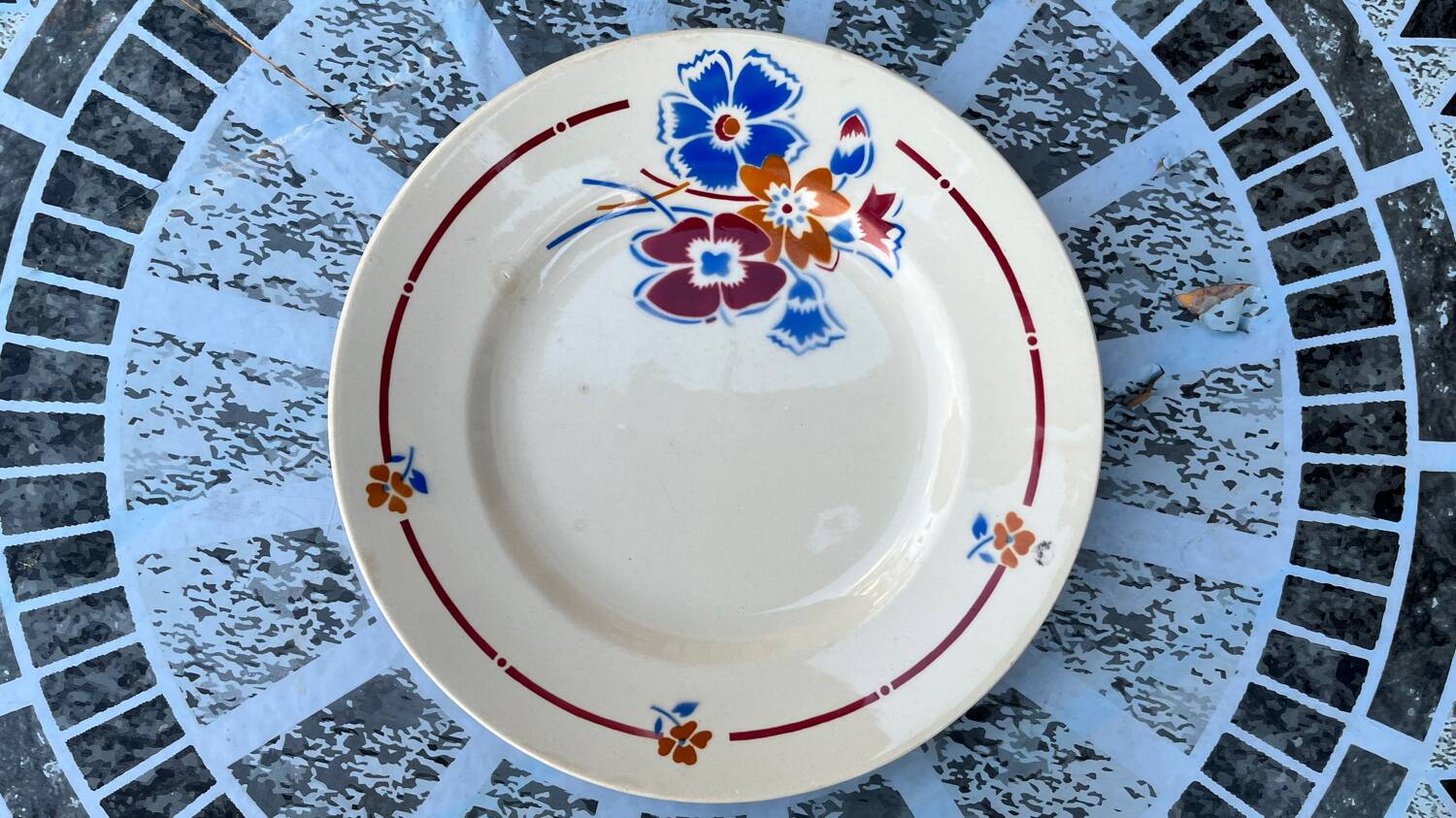 Set of 4 St Amand flat plates