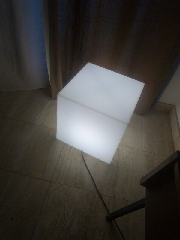 Lampe cube design 8 seasons