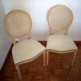 Pair of medallion chairs with ratine canning