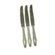 Ensemble de trois couteaux à pain, style mid-century modern, en laiton argenté, Pologne, années 1950.