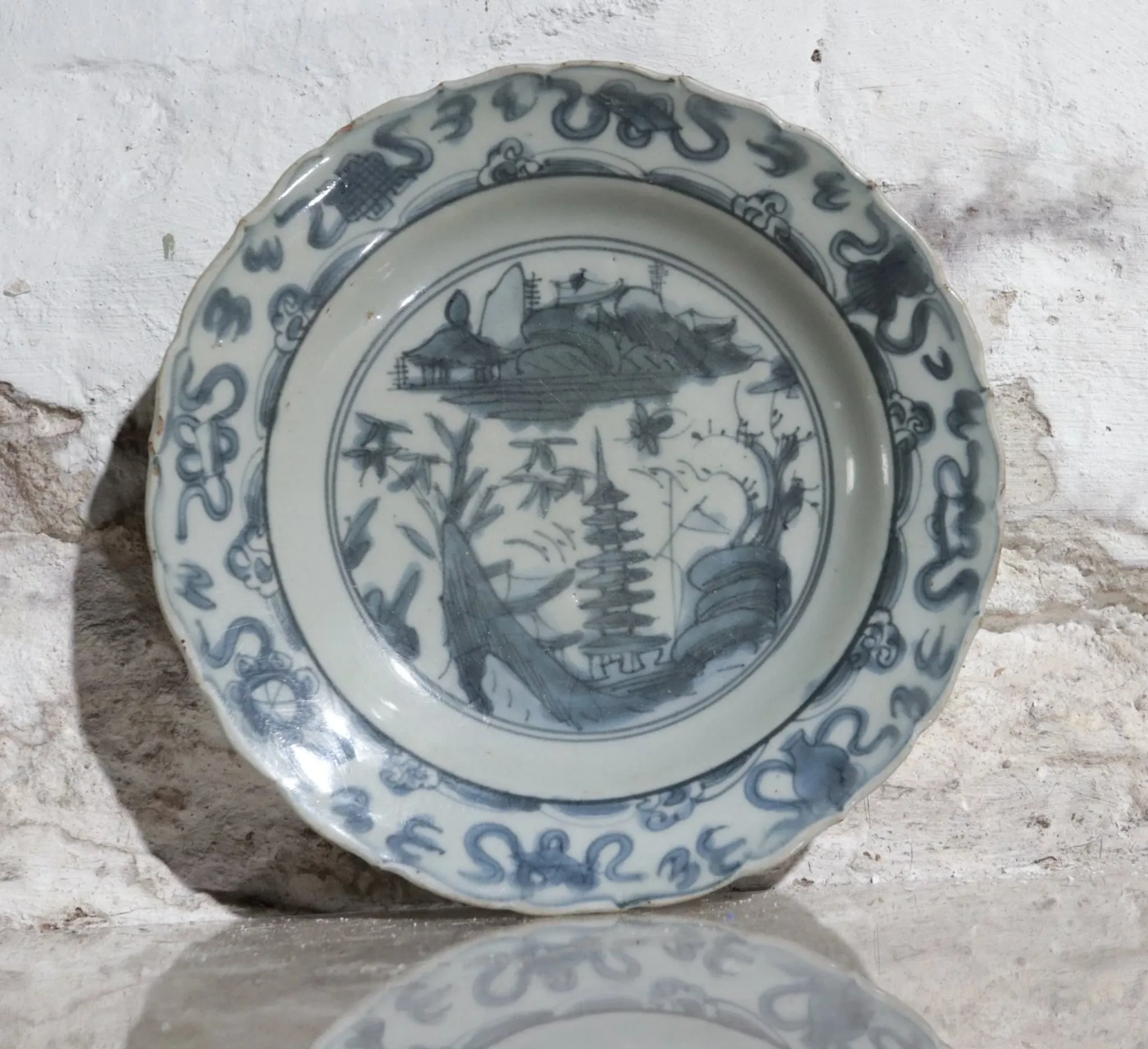 Chinese Swatow dish with pagoda landscape – late Ming, ca. 1600