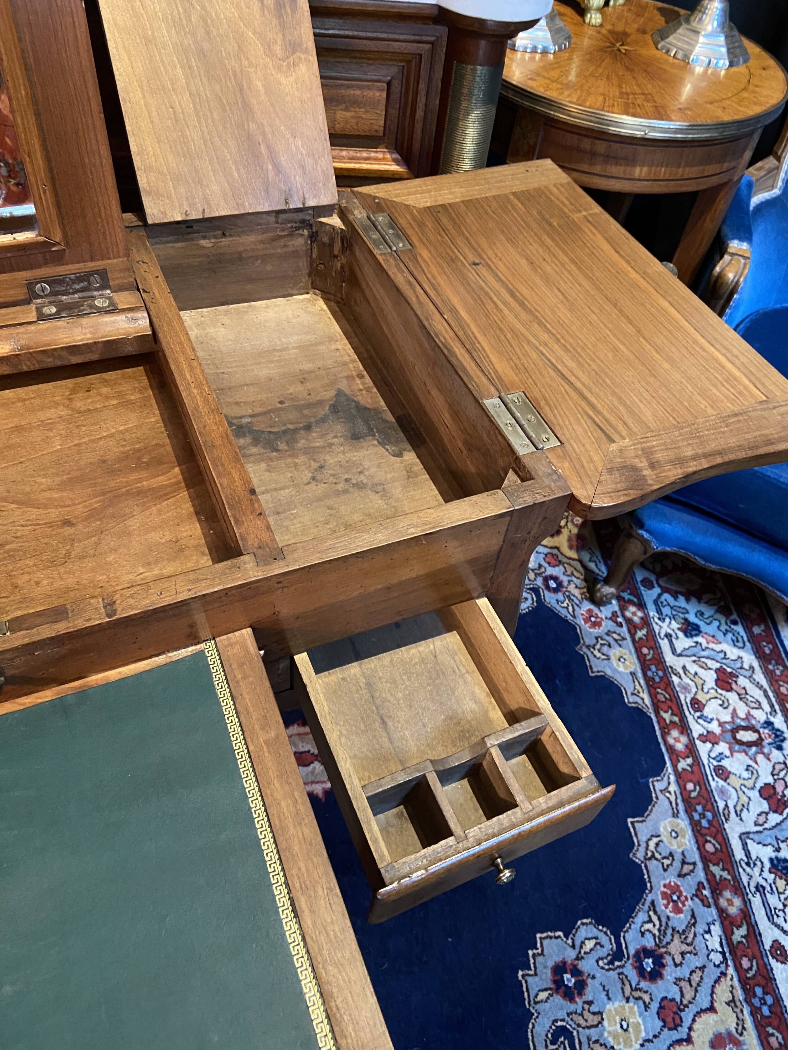 Louis XV walnut hairdresser from the 18th century marked N. Armant.