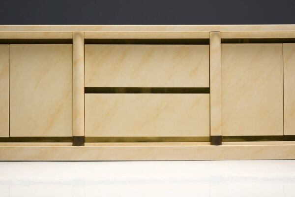 Buffet laqué imitation marbre de Jean Claude Mahey, France, années 1970